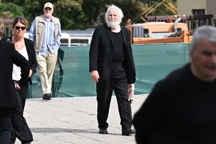 Přátelé a kolegové se přišli naposledy rozloučit s režisérem Petrem Obdržálkem.