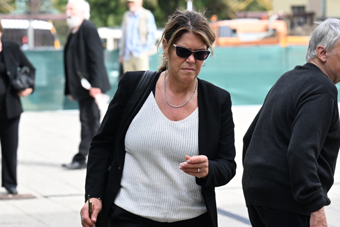 Přátelé a kolegové se přišli naposledy rozloučit s režisérem Petrem Obdržálkem.