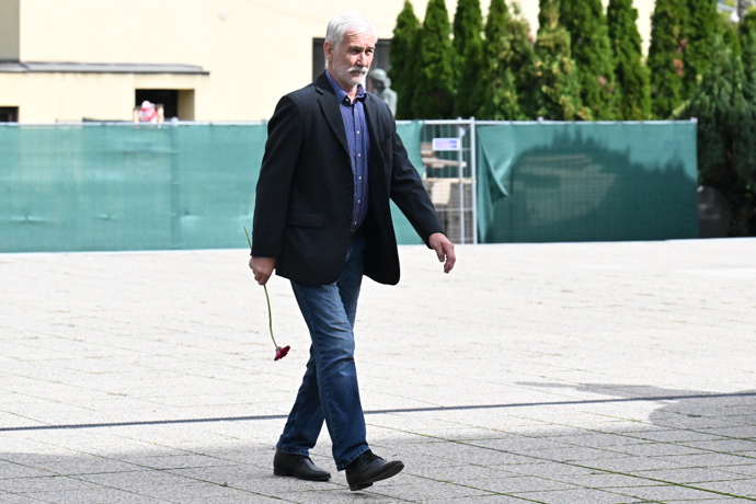 Přátelé a kolegové se přišli naposledy rozloučit s režisérem Petrem Obdržálkem.