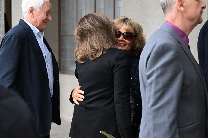 Přátelé a kolegové přišli vyprovodit Petra Obdržálka na jeho poslední cestu.