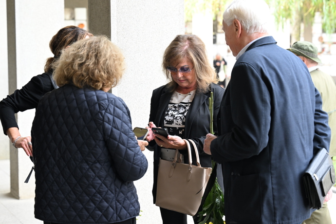 Přátelé a kolegové přišli vyprovodit Petra Obdržálka na jeho poslední cestu.