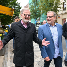 Petr Fiala přichází na akci Spolu.