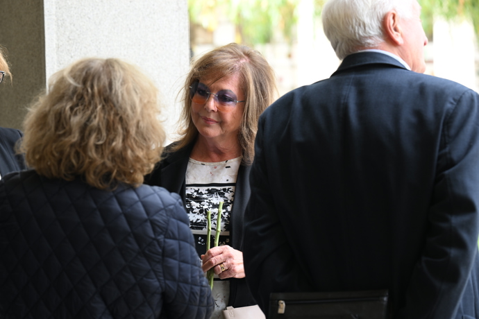 Marie Tomsová na pohřbu Petra Obdržálka.