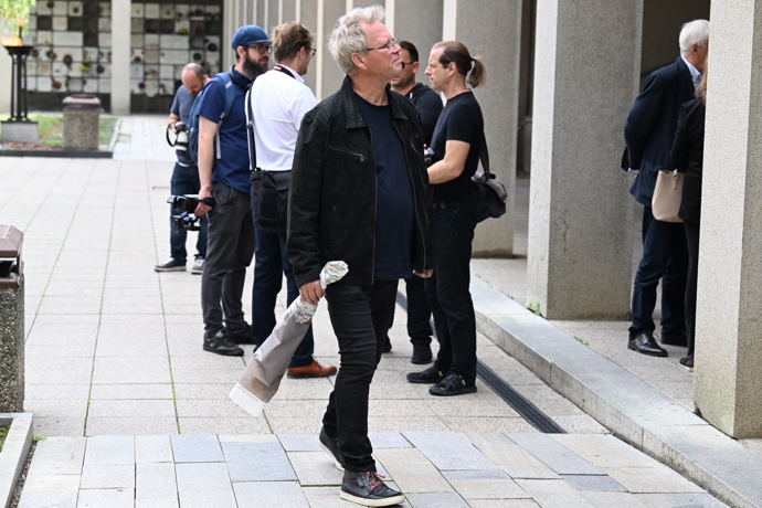 Přátelé a kolegové přišli vyprovodit Petra Obdržálka na jeho poslední cestu.