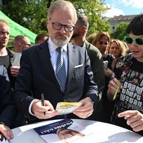 Fanoušci na Instagramu překřtili Okamuru na Oka-můru.