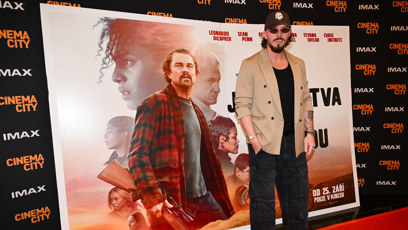 FOTO: Matyáš Hložek na premiéře filmu Jedna bitva za druhou.