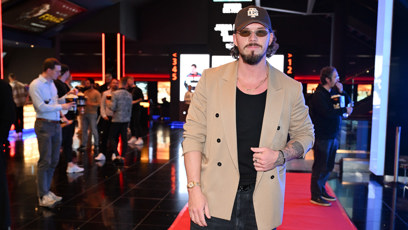 FOTO: Matyáš Hložek na premiéře filmu Jedna bitva za druhou.