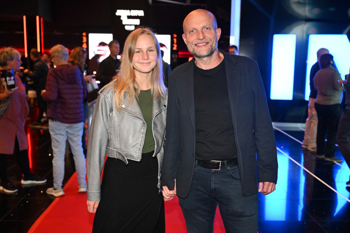 Jiří Ployhar ml. vedle své partnerky jen září.