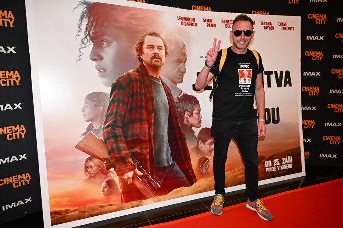 Jan Tuna na premiéře filmu Jedna bitva za druhou.