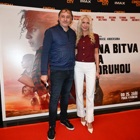 Marian Vojtko dorazil na premiéru se svou krásnou partnerkou Helenou.