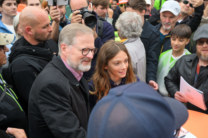 Petr Fiala se fotil s příznivci.