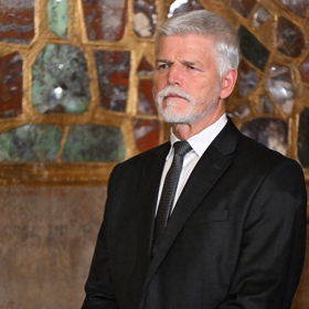 Petr Pavel u korunovačních klenotů.