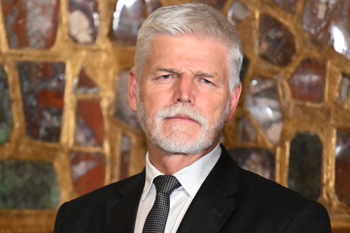 Petr Pavel u korunovačních klenotů.
