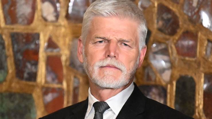 Petr Pavel u korunovačních klenotů.