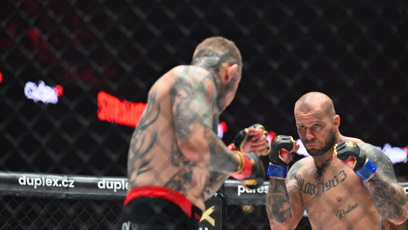 FOTO: Václav „Baba“ Jaga Mikulášek nastoupil v kleci proti Gabrielovi Törökovi.