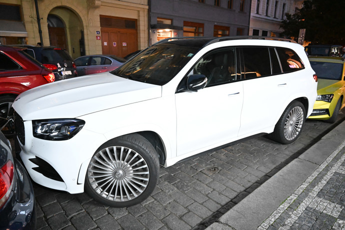 Andrea Verešová se snažila zaparkovat své SUV.