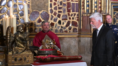 FOTO: Petr Pavel u korunovačních klenotů.