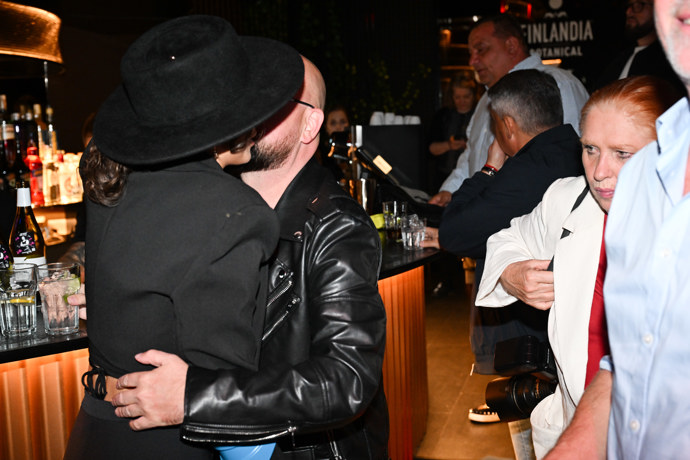 Zdeněk Chytil se objímal s Danielou Zálešákovou. 