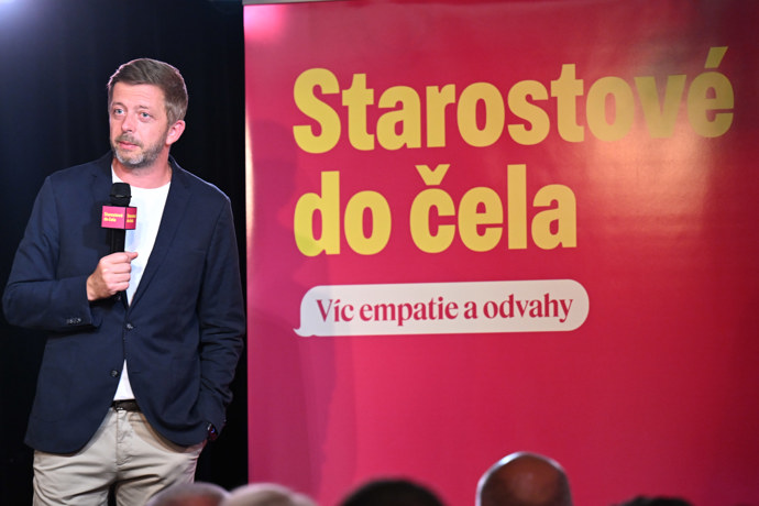 Vít Rakušan vede Starosty do sněmovny.