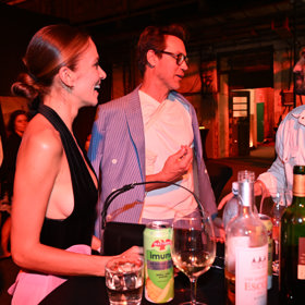 Trojice se velmi bavila.