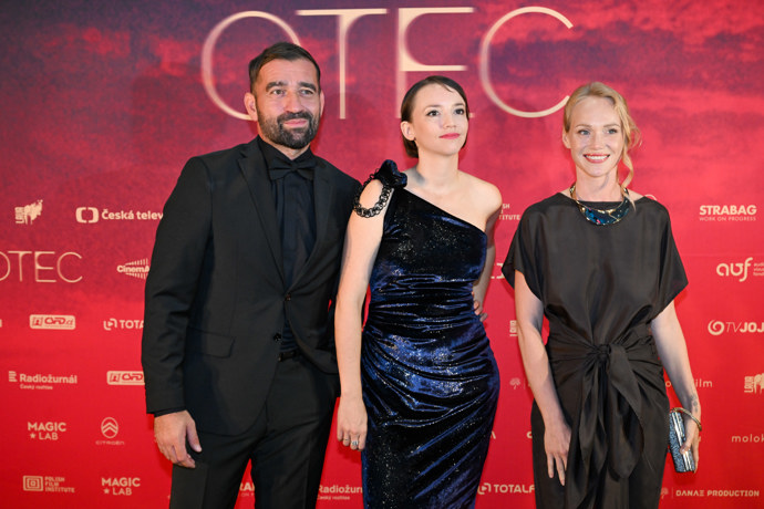 Slovenská kráska se svými kolegy.