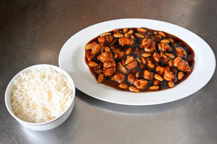 Kuřecí kung pao.