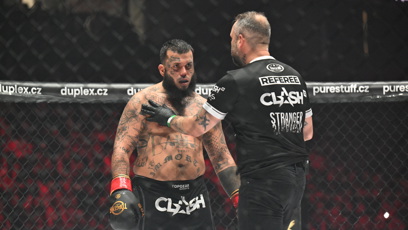 FOTO: Leo Beránek byl rozhodčím upozorňován na porušování pravidel.