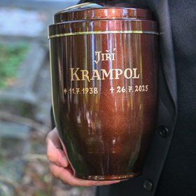 Pravá urna s ostatky Jiřího Krampola