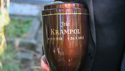 FOTO: Urna Jiřího Krampola