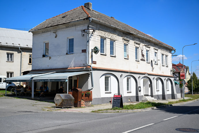 Původní budova restaurace U Jelena v Drahotuších, kde se natáčel pořad Ano, šéfe!