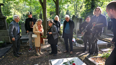 FOTO: Uložení urny Jiřího Krampola v září 2025.