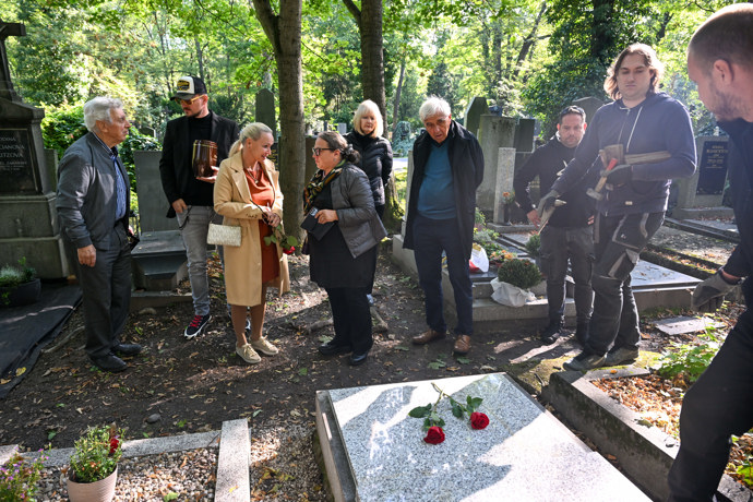 Uložení urny Jiřího Krampola v září 2025.