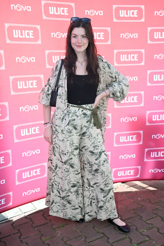 Herečka Sára Korbelová.