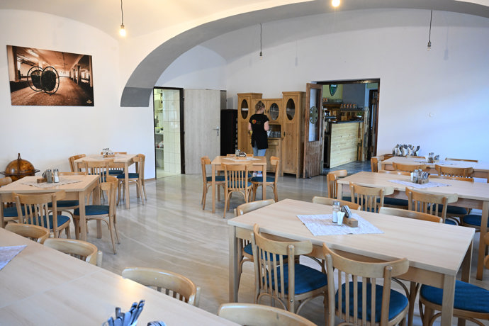 Interiér restaurace U Jelena.
