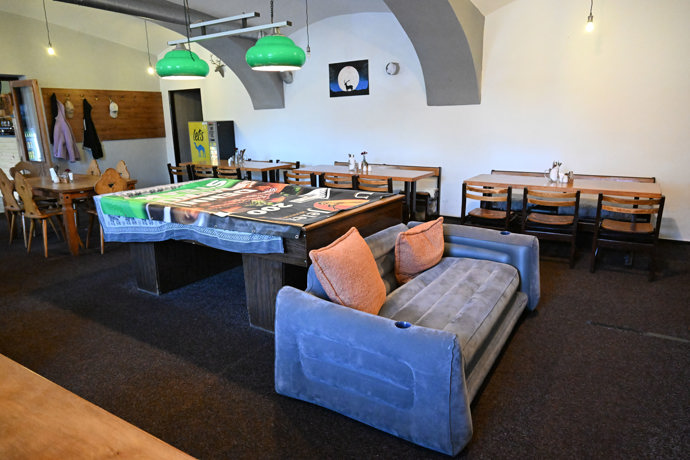 Restaurace U Jelena nabízí i část pouze pro pány, kde si mohou vychutnat pivo.
