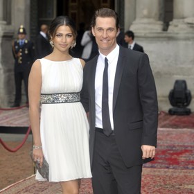 Camila Alves je brazilskou modelkou, podnikatelkou a filantropkou.