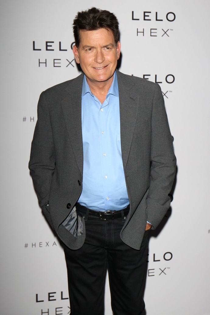 Hrdina Žhavých výstřelů a slavný průšvihář Charlie Sheen slaví 60. narozeniny.