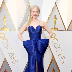 Nicole Kidman byla v této královsky modré róbě z Armaniho dílny na předávání Oscarů v roce 2018 nepřehlédnutelná. Herečka modely od legendárního návrháře vynesla opakovaně