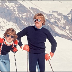 S mladším synem Jamiem, který se mu velmi fyzicky podobal, herec často vyrážel na hory.