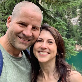 A záhy se také podruhé vdala, znovu za holohlavého fešáka, učitele svých dětí Dana Jewetta. Manželství jim ale vydrželo pouhé dva roky.