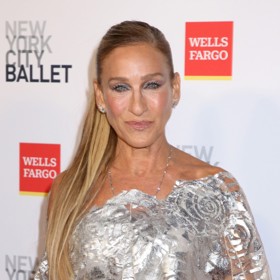 Šedé líčení dokonale koresponduje s barvou očí herečka Sarah Jessicy Parker.