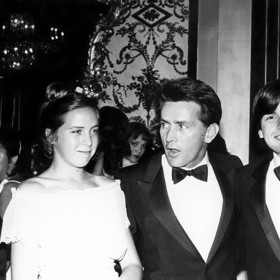 Rodina Martina Sheena v roce 1981. Na snímku zprava Emilio Estévez, Renée Estévez, Martin a Charlie Sheen. Chybí pouze druhorozený Ramón.