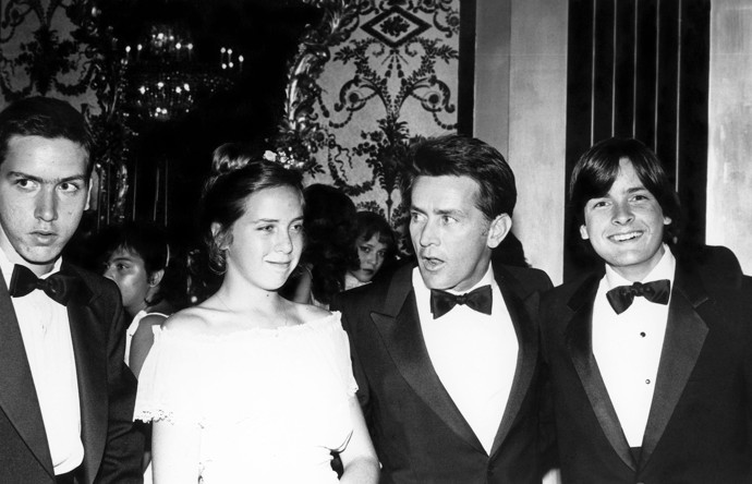 Rodina Martina Sheena v roce 1981. Na snímku zprava Emilio Estévez, Renée Estévez, Martin a Charlie Sheen. Chybí pouze druhorozený Ramón.