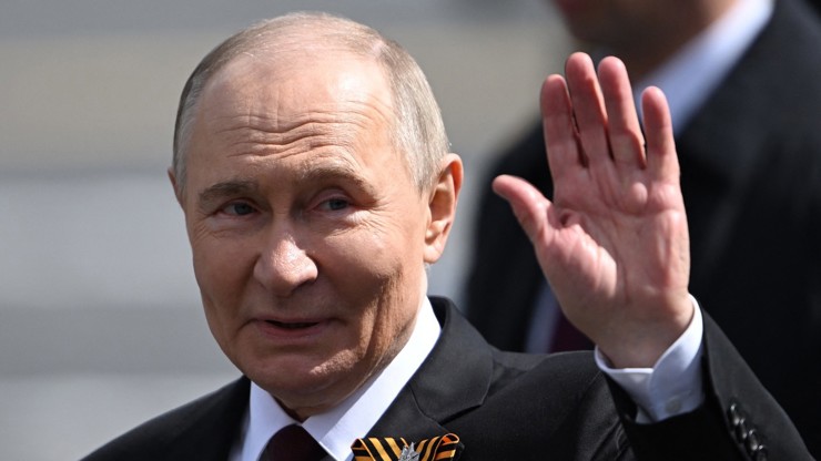 Vladimir Putin na vojenské přehlídce.