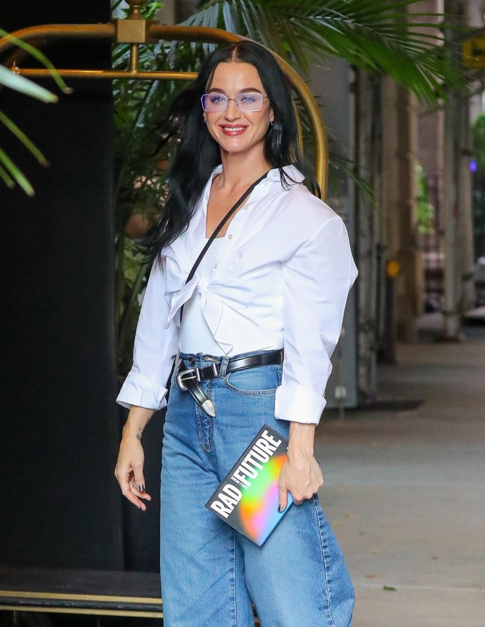 Zpěvačka Katy Perry přišla o věneček v 16 letech na předním sedadle volva. Hrálo jí k tomu album Jeffa Buckleyho Grace.