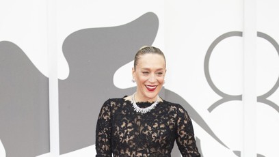 FOTO: Herečka Chloe Sevigny měla bizarní outfit.