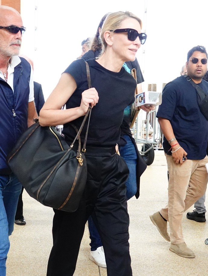 Cate Blanchett benátský filmový festival opustila se stejnou taškou, s jakou na akci dorazila.