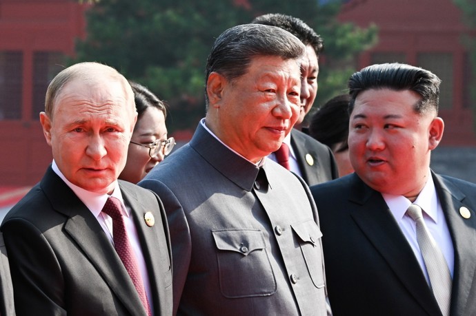 Trojice přátel: Vladimir Putin, Si Ťin-Pching a Kim Čong-Un. Přidá se k nim i Donald Trump?
