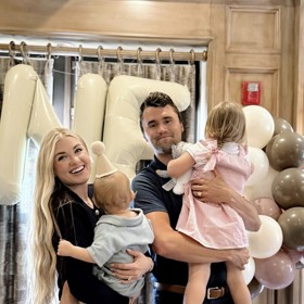 Charlie Kirk po sobě zanechal manželku a dvě děti.