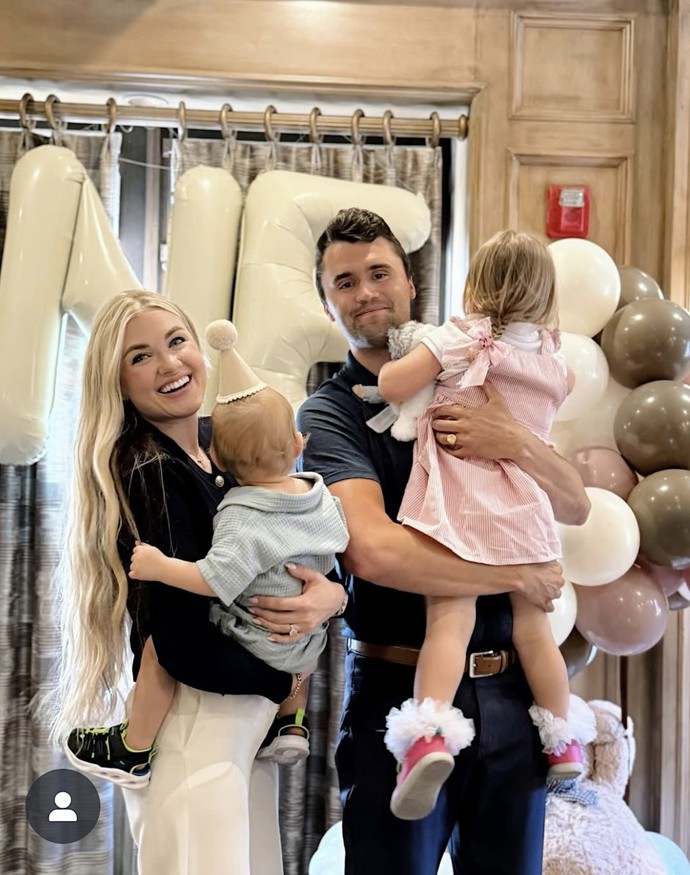 Charlie Kirk po sobě zanechal manželku a dvě děti.